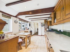 Kitchen/Breakfast Room- click for photo gallery